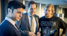 Der letzte Bulle - Müssen einen neuen Fall lösen: Mick (Henning Baum, r.), Andreas (Maximilian Grill, l.) und Martin Ferchert (Helmfried von Lüttichau, M.) ... © Martin Rottenkolber SAT. 1