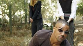 Haben Jennifer (A.J. Cook, hinten l.), Reid (Matthew Gray Gubler, hinten r.) und Derek (Sherman Moore, vorne oben) den wahren Mörder gefunden? © Touchstone Television