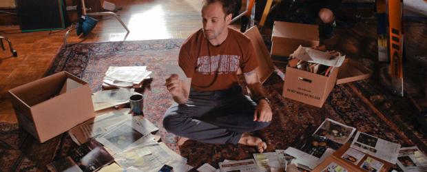 Ermittelt in einem Fall von Kindesentführung: Sherlock Holmes (Jonny Lee Miller) ... © CBS Television Ermittelt in einem Fall von Kindesentführung: Sherlock Holmes (Jonny Lee Miller) ... © CBS Television