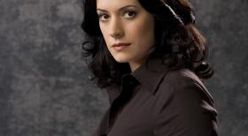 (3. Staffel) - Gemeinsam mit ihren Kollegen, der B.A.U., einer FBI-Einheit, bringt Emily Prentiss (Paget Brewster) jeden Serientäter zur Strecke ... © © Touchstone Television