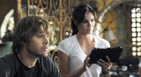 Navy CIS: L.A. - Bei den Ermittlungen: Kensi (Daniela Ruah, r.) und Deeks (Eric Christian Olsen, l.) ... © CBS Studios Inc. All Rights Reserved.