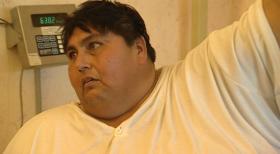 Der Mexikaner ist berühmt geworden, hat nach jahrelanger Dauerdiät geschätzte 200 Kilo abgenommen und die Liebe seines Lebens gefunden: Manuel Uribe - der dickste Mann der Welt. © SAT.1