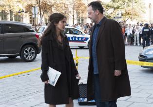 The Cop - Crime Scene Paris - Starorganist Peter Van Vliet wurde vor der Kathedrale Notre Dame tot aufgefunden. Jo Saint-Clair (Jean Reno, r.) und Beatrice Dormont (Olra Brady, l.) versuchen alles, um den Mörder zu fassen ... © Stéphanie Dupont Atlantique Productions