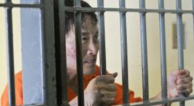 Hawaii Five-0 - Unbekannte entführen Chin (Daniel Dae Kim) und schleusen ihn, verkleidet als ein Gefangener, in das Halawa Gefängnis ein. Dort wartet schon ein alter Bekannter auf ihn, der mit ihm noch eine alte Rechnung offen hat ... © 2012 CBS Broadcasting, Inc. All Rights Reserved. Hawaii Five-0 - Unbekannte entführen Chin (Daniel Dae Kim) und schleusen ihn, verkleidet als ein Gefangener, in das Halawa Gefängnis ein. Dort wartet schon ein alter Bekannter auf ihn, der mit ihm noch eine alte Rechnung offen hat ... © 2012 CBS Broadcasting, Inc. All Rights Reserved.