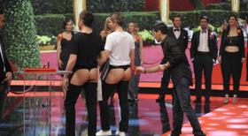 Mein Mann kann - Mann genug für Brigitte Nielsen? Die kolossale Blondine testet ihren Partner Mattia Dessi (vorne r.) bei "Mein Mann kann" ... © Oliver S. SAT.1