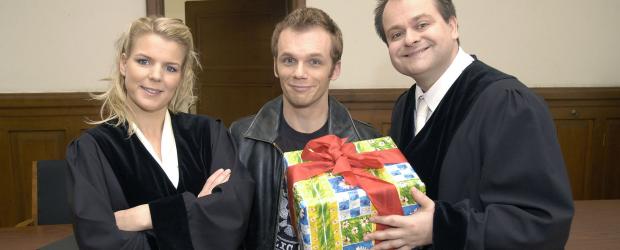 Bei Mirja Boes, Ralf Schmitz und Markus Majowski (v.l.n.r.), den Darstellern von "DIE DREISTEN DREI - DIE COMEDY WG", gibt es auch bei Gericht viel zu lachen. © Oliver S. Sat.1