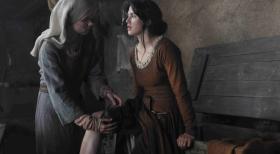 Das verlorene Labyrinth (1) - Um das wichtige "Buch der Wörter" aus der besetzten Stadt in Sicherheit zu bringen, greifen Alaïs (Jessica Brown-Findlay, r.) und ihre treue Zofe Rixande (Lena Dörrie, l.) zu einem Trick ... © SAT.1/2011 Tandem Productions GmbH & Film Afrika Worldwide (Pty) Limited South Africa. All Rights Reserved.