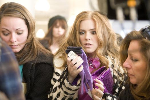 Shopaholic - Die Schnäppchenjägerin - Immer auf der Jagd nach Schnäppchen: Rebecca Bloomwood (Isla Fisher, M.) ... © Touchstone Pictures and Jerry Bruckheimer, Inc. All Rights Reserved