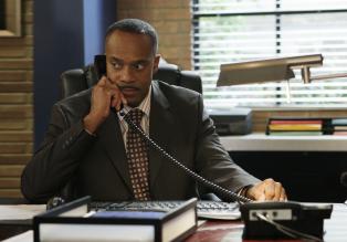 Ein Petty-Officier ist ermordet worden. Gibbs beginnt zu ermitteln und schon bald deckt er unglaubliche Zusammenhänge zwischen dem Mord an dem Petty-Officer und dem neuen NCIS- Direktor Leon Vance (Rocky Carroll) auf ... © CBS Television