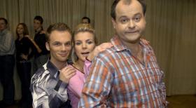 v.l.n.r.: Ralf Schmitz, Mirja Boes und Markus Majowski leben in Deutschlands lustigster Comedy-WG und sind "Die dreisten Drei". © Sat.1