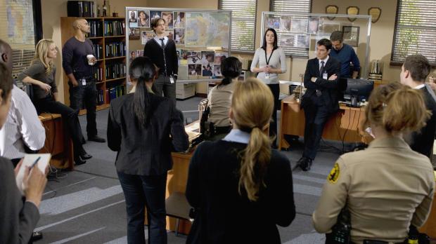 ABC Studios Criminal Minds - Ein neuer Fall beschäftigt Derek (Shemar Moore, hinten 2.v.l...