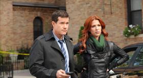 Unforgettable - Der Mord an Mary Hanson, einer jungen Pflichtverteidigerin, beschäftigt Carrie (Poppy Montgomery, r.) und Al (Dylan Walsh, l.) ... © 2011 CBS Broadcasting Inc. All Rights Reserved.