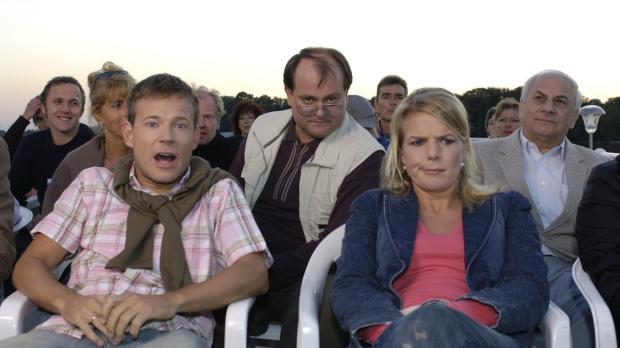 Max Kohr Sat.1 Nachdem sich Mathias (l.), der Neue in der Comedy-WG, super eingelebt hat, er...
