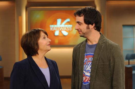 Angelika Kallwass (l.) und Alex (r.) helfen, Konflikte zu lösen. © SAT.1