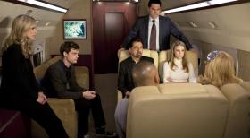 Criminal Minds - Versuchen alles, um Prentiss zu helfen: (v.l.n.r.) JJ (A.J Cook), Reid (Matthew Gray Gubler), Rossi (Joe Mantegna), Morgan (Shemar Moore), Hotch (Thomas Gibson), Ashley (Rachel Nichols) und Garcia (Kirsten Vangsness) ... © ABC Studios