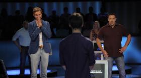 Ab durch die Mitte - Das schnellste Quiz der Welt - Wenn der Kandidat die Frage nicht innerhalb von 20 Sekunden richtig beantwortet, öffnet sich eine Falltür. Moderator Daniel Boschmann (l.) fiebert mit ... © Oliver S. SAT.1
