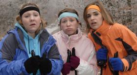 Weibsbilder - Die Weibsbilder (V.l.n.r.: Mackie Heilmann, Sabine Menne, Judith Döker) haben keine Lust mehr auf Fitness. Um so besser, dass es eine neue Trendsportart gibt: Nordic Talking! © Frank Hempel Sat.1