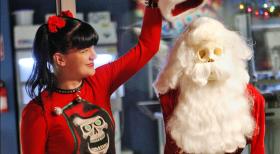Zur Weihnachtszeit wird die Leiche des Navy Lieutenants Thomas Ellis gefunden. Abby (Pauley Perrette) und ihre Kollegen beginnen mit den Ermittlungen  ... © CBS Television