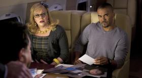 Criminal Minds - Machen sich Sorgen um Prentiss: Garcia (Kirsten Vangsness, l.) und Morgan (Shemar Moore, r.) ... © ABC Studios