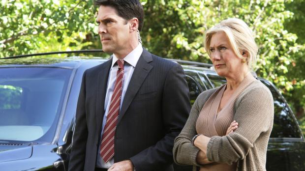 Touchstone Television Das Team muss ohne Hotch (Thomas Gibson, l.) und Prentiss und Gideon nach Mil...