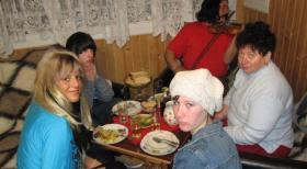 Die strengsten Eltern der Welt - Von ihren Eltern wird die 17jährige Alica (l.) zu einer Huzulen-Familie, die traditionell wie vor 100 Jahren lebt, in die Ukraine geschickt ... © kabel eins