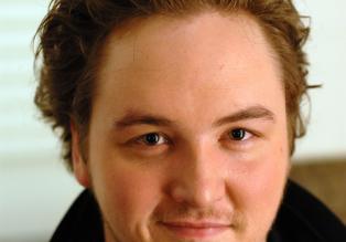 Deadline - Jede Sekunde zählt - Schmidt (Daniel Zillmann) ist Experte auf dem Gebiet der Kriminaltechnik. © Sat.1