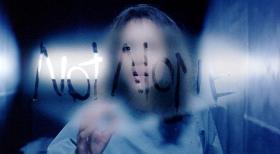 Gothika - Verzweifelt versucht Miranda (Halle Berry), ihr Gedächtnis wiederzuerlangen und die schweren Vorwürfe zu widerlegen. Doch bei der Wahrheitsfindung wird sie von einem rachsüchtigen Geist belästigt, so dass sie selbst immer häufiger an ihrer Zurechnungsfähigkeit zweifelt ... © 2004 Sony Pictures Television International. All Rights Reserved.
