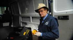Bei den Ermittlungen in einem neuen Fall: Ducky (David McCallum) ... © CBS Television