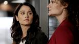 The Mentalist - Ermitteln in einem neuen Fall: Teresa (Robin Tunney, l.) und Brenda Shettrick (Rebecca Wisocky, r.) ... © Warner Bros. Television