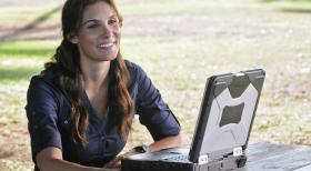 Hawaii Five-0 - Hilfe Joe und Steve dabei, im Fall Wo Fat weiterzukommen: Kensi (Daniela Ruah) ... © TM &   CBS Studios Inc. All Rights Reserved.
