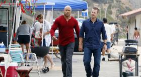 Undercover versuchen Special Agent Callen (Chris O'Donnell, r.) und Special Agent Sam Hanna (LL CooL J, l.) einen neuen Fall zu lösen ... © CBS Studios Inc. All Rights Reserved.