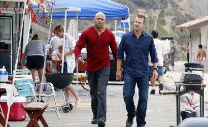 Undercover versuchen Special Agent Callen (Chris O'Donnell, r.) und Special Agent Sam Hanna (LL CooL J, l.) einen neuen Fall zu lösen ... © CBS Studios Inc. All Rights Reserved.