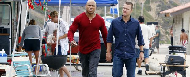 Undercover versuchen Special Agent Callen (Chris O'Donnell, r.) und Special Agent Sam Hanna (LL CooL J, l.) einen neuen Fall zu lösen ... © CBS Studios Inc. All Rights Reserved. Undercover versuchen Special Agent Callen (Chris O'Donnell, r.) und Special Agent Sam Hanna (LL CooL J, l.) einen neuen Fall zu lösen ... © CBS Studios Inc. All Rights Reserved.
