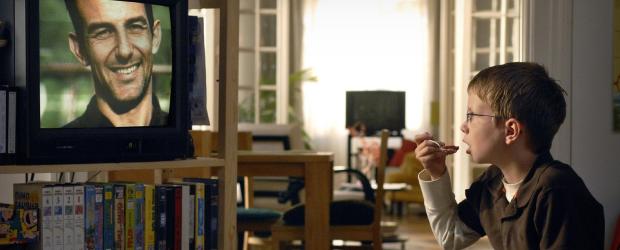 Das Wunder von Loch Ness - Der elfjährige Tim (Lukas Schust) glaubt in dem Wissenschaftler Eric Winter seinen totgeglaubten Vater zu erkennen... © Sat.1