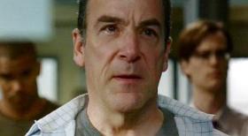 Special Agent Jason Gideon (Mandy Patinkin) verfolgt mit seinem Team einen Serienvergewaltiger in Ohio, der nach einer Unterbrechung der Serie plötzlich sein Opferschema zu verändern scheint ... © Touchstone Television