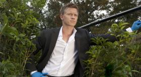 Common Law - Arbeitet gemeinsam mit Travis an einem neuen Mordfall: Wes (Warren Kole) ... © 2012 USA Network Media, LLC