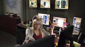 Trifft auf einen Mann, der ihr Herz höher schlagen lässt. Doch Penelope Garcia (Kirsten Vangsness) ahnt nicht, welch schreckliches Erlebnis auf sie noch zukommen wird ... © Touchstone Television