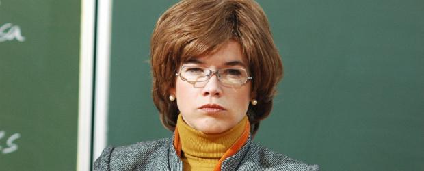 LADYLAND - Britta (Anke Engelke) ist Philosophie-Dozentin und extrem unentspannt. Doch nach einem Zusammenstoß mit dem Uni-Hausmeister Herr Brettschneider geschehen mit ihr ganz wundersame Dinge ... © Martin Lässig Sat.1