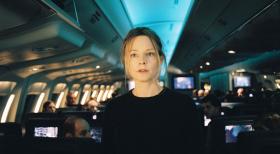 Flightplan - Ohne jede Spur - Kyle Pratt (Jodie Foster) beschließt nach dem Tod ihres Mannes, mit ihrer Tochter Julia auszuwandern. Im Flieger, der sie in die USA bringen soll, laufen die Dinge schnell außer Kontrolle  ... © Touchstone Pictures.  All rights reserved