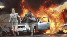 Projekt: Peacemaker - Die russische Atomwaffenmafia macht der Atomexpertin Dr. Julia Kelly (Nicole Kidman, l.) und dem Colonel Thomas Devoe (George Clooney, r.) das Leben schwer ... © DreamWorks SKG
