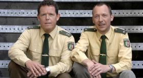 Thorsten Heim (l.) und Thomas Weinkauf (r.), genannt Toto und Harry, das Team der Polizei-Hauptwache Bochum. © Sat.1 Thorsten Heim (l.) und Thomas Weinkauf (r.), genannt Toto und Harry, das Team der Polizei-Hauptwache Bochum. © Sat.1