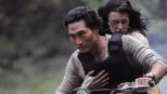 Julie (Mariana Klaveno, r.), eine wichtige Zeugin in einem bedeutsamen Mordprozess ist verschwunden. Steve und Chin (Daniel Dae Kim, l.) müssen in den Dschungel der Insel und die Zeugin schleunigst ausfindig zu machen und sie zu beschützen, denn ihre Auftragsmörder sind ihr dicht auf den Fersen ... © TM &   2010 CBS Studios Inc. All Rights Reserved.