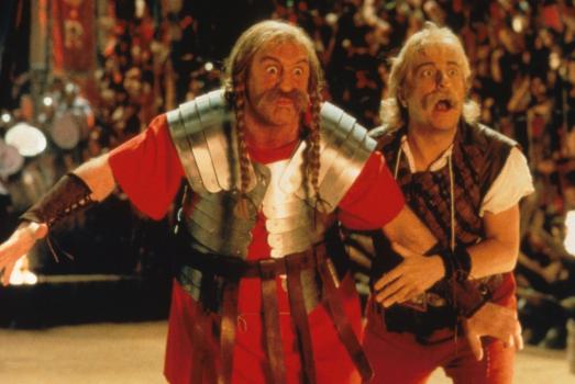 Asterix & Obelix gegen Cäsar - Um den Druiden zu befreien, müssen sich Asterix (Christian Clavier, r.) und Obelix (Gérard Depardieu, l.) in die Höhle des Löwen begeben ... © Constantin Film