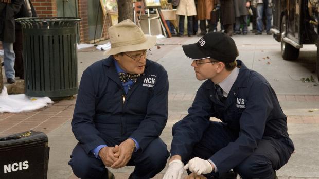 CBS Television Als Ducky (David McCallum, l.) und Jimmy Palmer (Brian Dietzen, r.) zu einem...