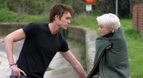 Primeval - Rückkehr der Urzeitmonster - Machen Bekanntschaft mit einer krokodilähnlichen Riesenkreatur: Abby (Hannah Spearritt, r.) und Stephen (James Murray, l.) ... © ITV Plc