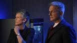Navy CIS - Müssen in einem neuen Fall zusammen arbeiten: Gibbs (Mark Harmon, r.) und Dr. Samantha Ryan (Jamie Lee Curtis, l.) ... © 2012 CBS Broadcasting Inc. All Rights Reserved. Navy CIS - Müssen in einem neuen Fall zusammen arbeiten: Gibbs (Mark Harmon, r.) und Dr. Samantha Ryan (Jamie Lee Curtis, l.) ... © 2012 CBS Broadcasting Inc. All Rights Reserved.