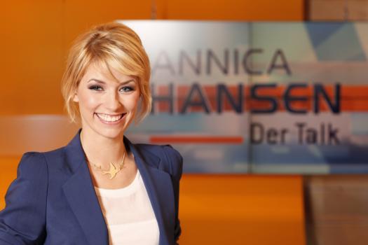 Annica Hansen - Der Talk - Hier gehen alle auf Konfrontationskurs - sogar die Moderatorin: In dem neuen Talk-Format "Annica Hansen - Der Talk" bezieht Moderatorin Annica Hansen klare Stellung zu den diskutierten Themen. © Benedikt Müller SAT.1