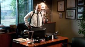 Geht gegen Patrick Jane vor: Agent Sam Bosco (Terry Kinney) ... © Warner Bros. Television