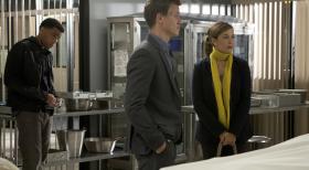 Common Law - Um die Probleme zwischen den beiden erkennen zu können, muss Dr. Ryan (Sonya Walger, r.) die beiden Cops Travis (Michael Ealy, l.) und Wes (Warren Kole, M.) einen Tag begleiten ... © 2012 USA Network Media, LLC