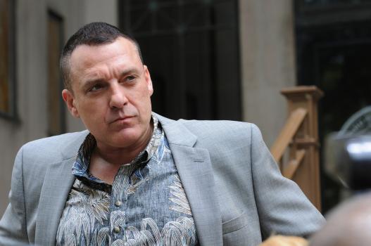 Hawaii Five-0 - Kono muss sich weiterhin einer Untersuchung durch die innere Ermittlungsbehörde der Polizei von Hawaii unterziehen. Das Arbeiten mit Internal Affairs Capt. Vince Fryer (Tom Sizemore) gestaltet sich dabei als äußerst schwierig ... © TM &   CBS Studios Inc. All Rights Reserved.